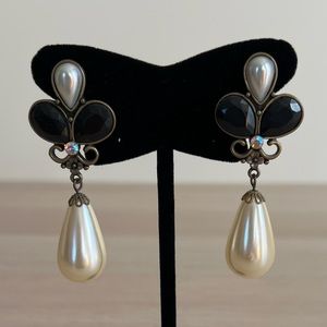 Gorgeous Pearl and Crystal Drop Earrings